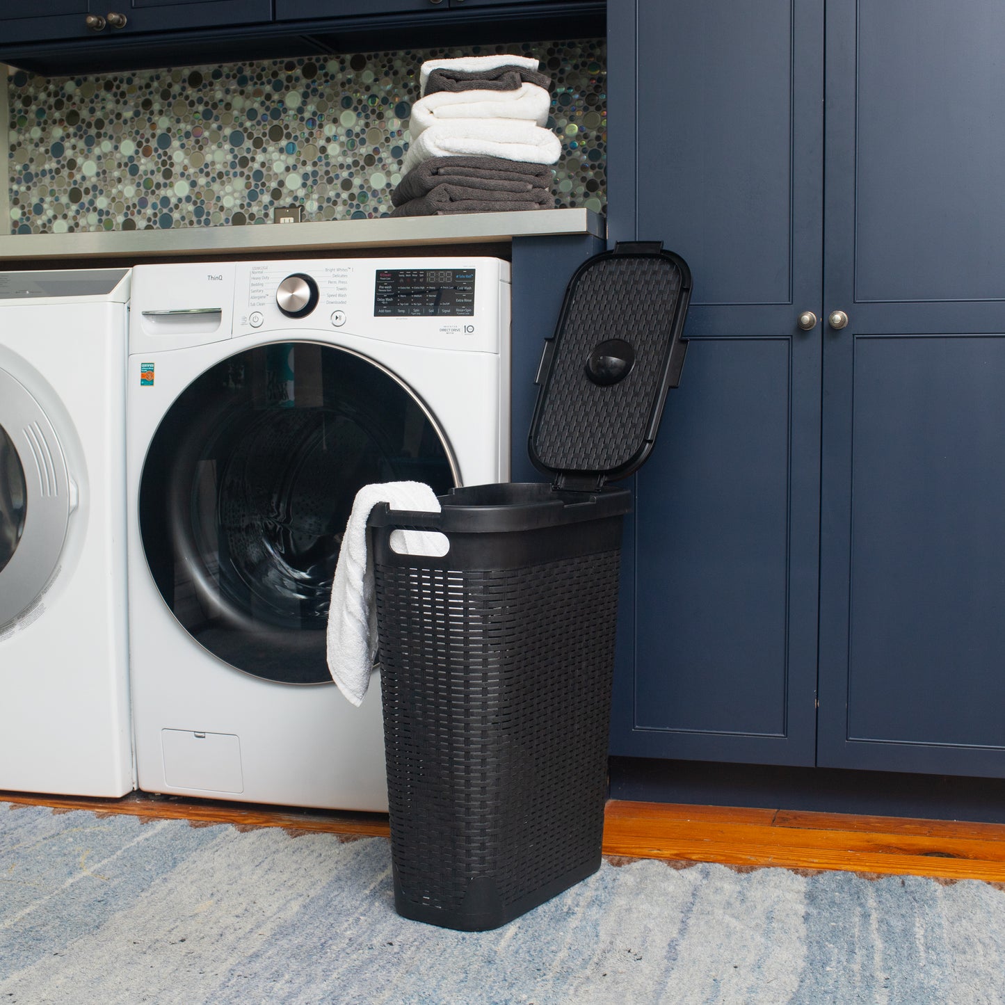 Mind Reader Slim Laundry Hamper with Lid, 40L Clothes Basket, Premium Wicker Design, Plastic