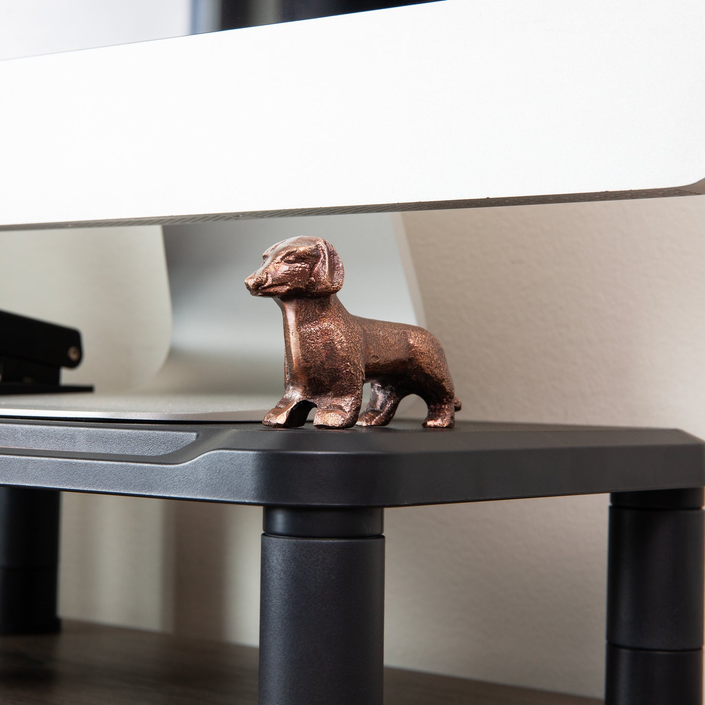 Mind Reader Dachshund Figurine, Desk or Bookshelf Home Decor, Cast Aluminum, Antique Brass Finish
