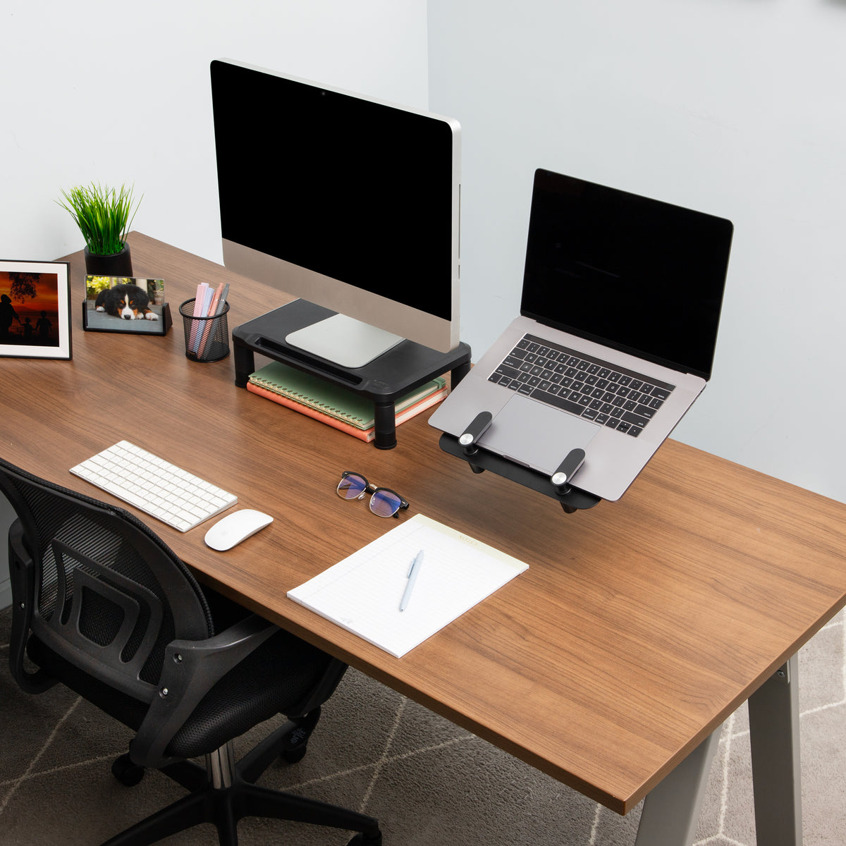 Mind Reader Gas Spring Laptop Desk Mount, Fits 11.6–17.3" Laptops or Monitors, 180° Rotate, 13.2 lb Capacity, Single Arm with Integrated Cable Management, Adjustable Tilt/Swivel, Black