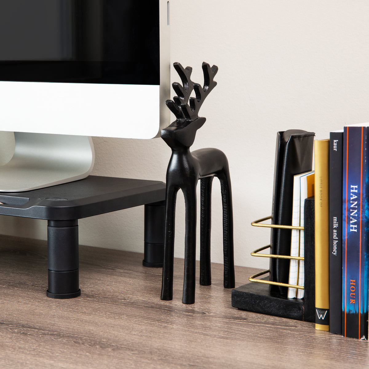 Mind Reader Modern Metal Reindeer Figurine, Sleek Aluminum Winter Holiday Decor, Rustic Contemporary Accent, Black
