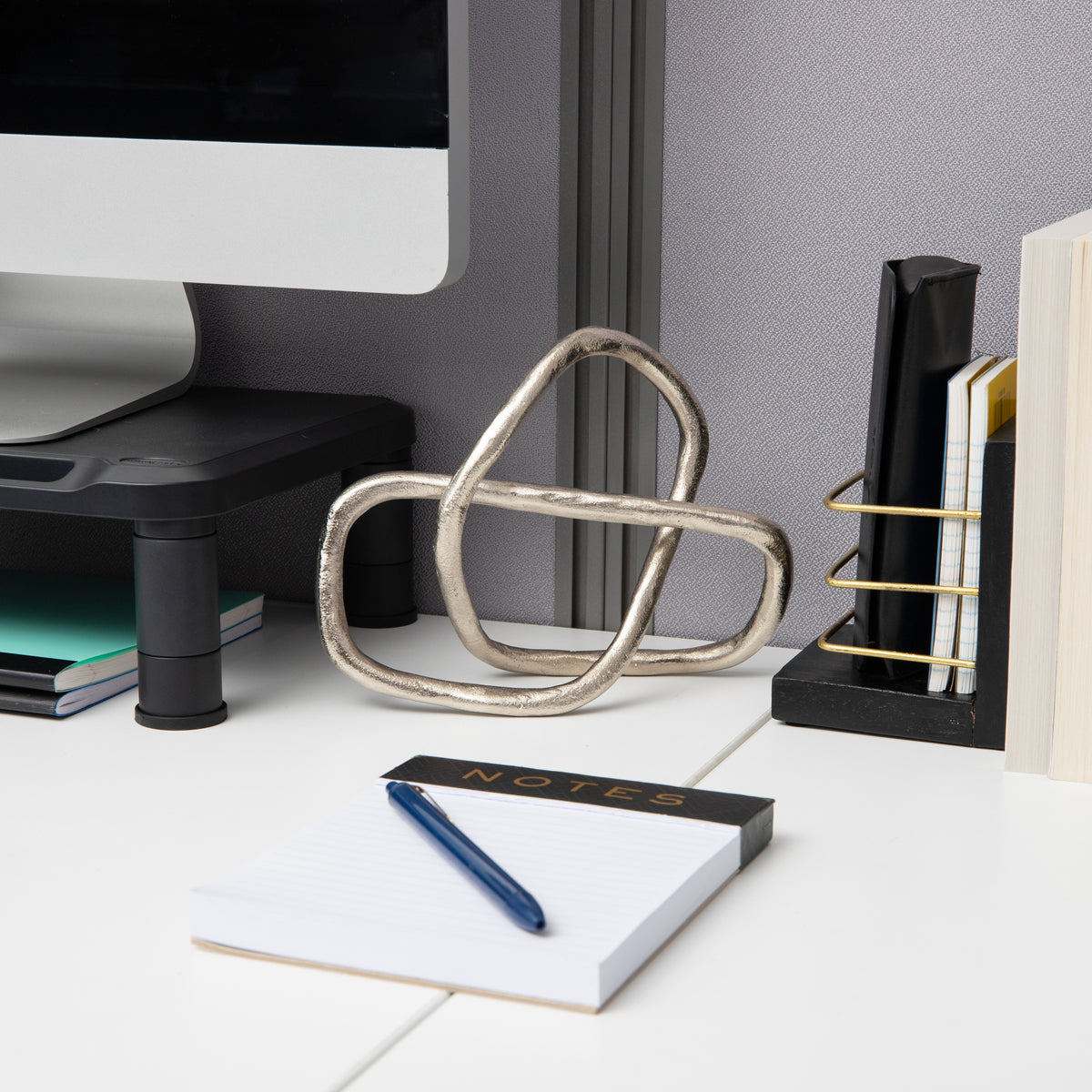 Mind Reader Metal Geometric Infinity Sculpture, Modern Home and Office Decor, Accent for Desks, Coffee Tables, and Shelves, Metal, Silver