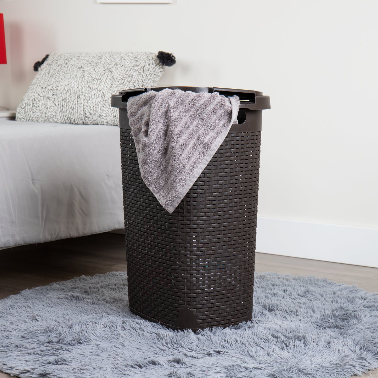 Mind Reader 60L Slim Laundry Hamper, Clothes Basket, Lid, Wicker Design, Plastic, 17.65"L x 13.75"W x 24.15"H