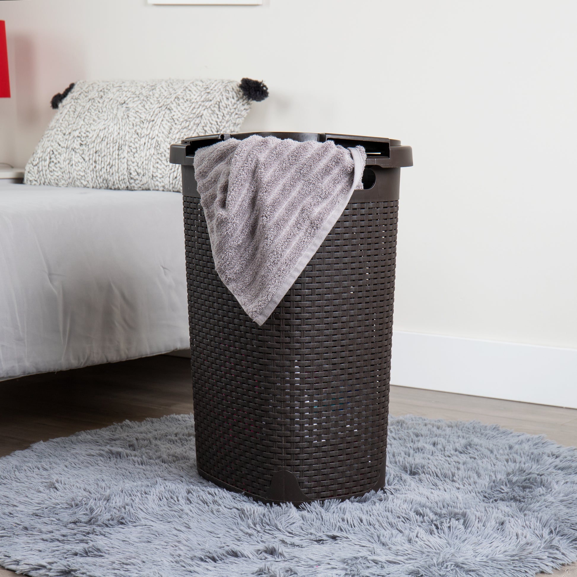 Mind Reader Basket Collection, Slim Laundry Hamper, 60 Liter (15kg/33lbs) Capacity, Cut Out Handles, Attached Hinged Lid, Ventilated Premium Wicker Look